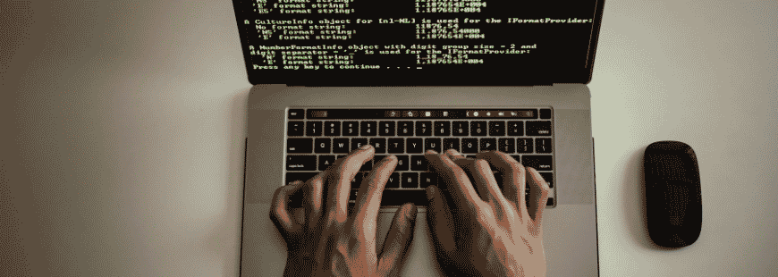 hacker sur ordinateur